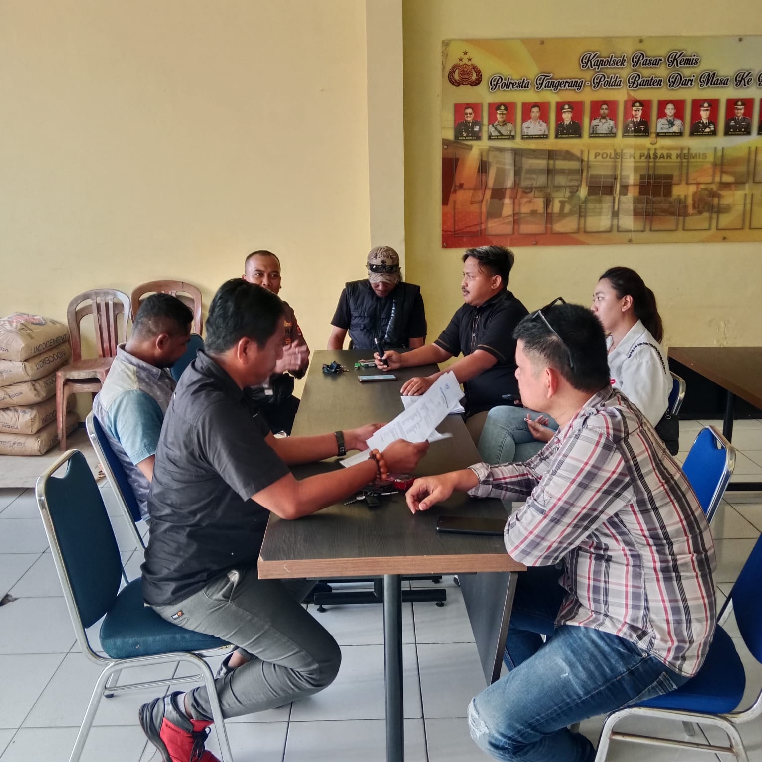 Gerak Cepat Polsek Pasar Kemis Redam Cekcok Warga Diduga Debt Collector